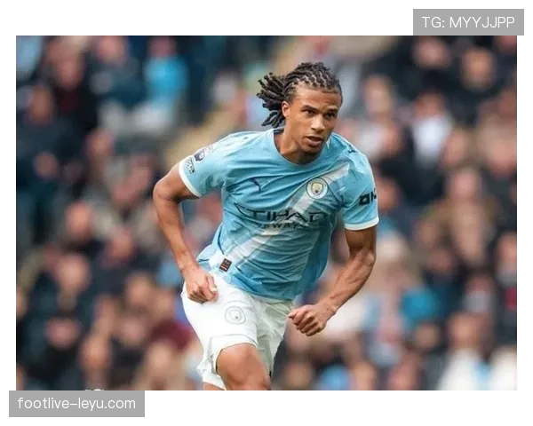 阿克防线稳固表现亮眼,助力曼城争冠再进一步 阿克防线稳固表现亮眼,助力曼城争冠再进一步