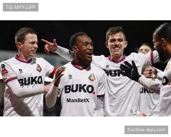 埃因霍温攻防兼备表现抢眼，球迷盛赞球队亮眼发挥