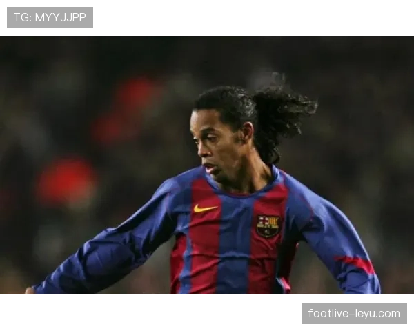 罗纳尔迪尼奥慈善赛闪耀绿茵,经典瞬间再现引全场欢呼