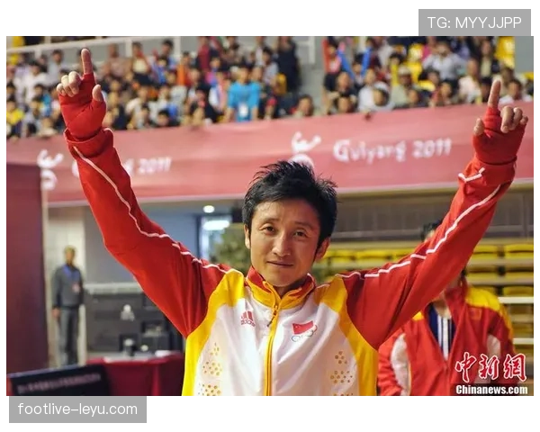 看到邹市明最新生活照，金牌笑容配着奢侈日常，心里既羡慕又怪怪的